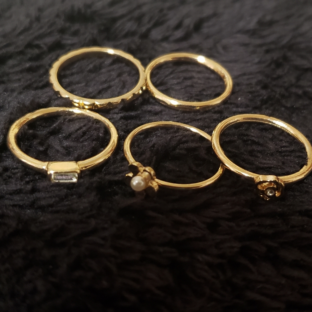 Set of rings
